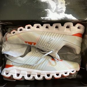 Never worn On Running Mens 11.5 Cloudswift 2 in White I Flame.Great running shoe
